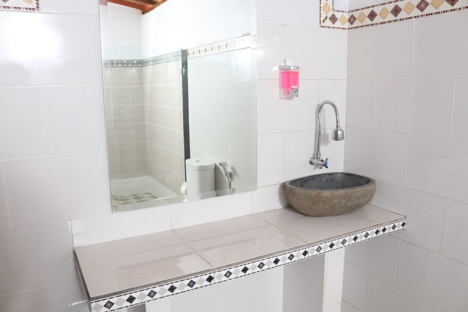 Deluxe Cottage | Bathroom sink