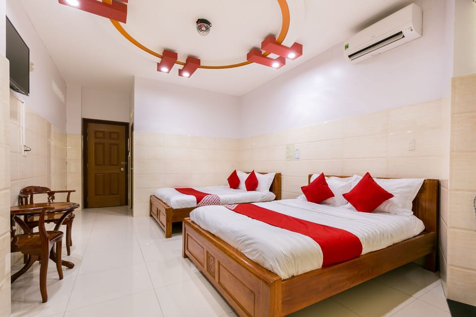 Deluxe Quadruple Room | Minibar, desk, soundproofing, free WiFi