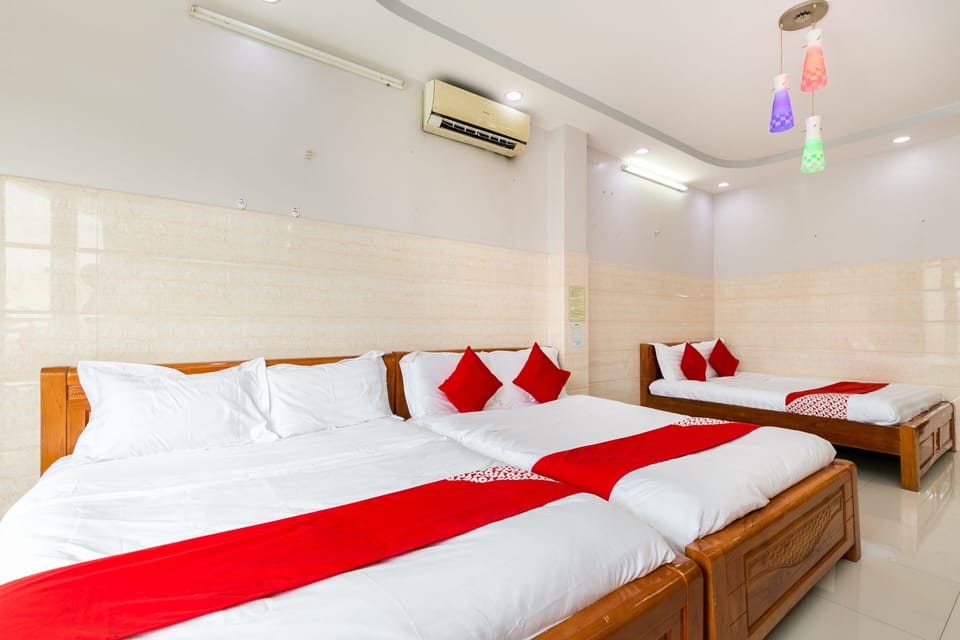 Family Room | Minibar, desk, soundproofing, free WiFi