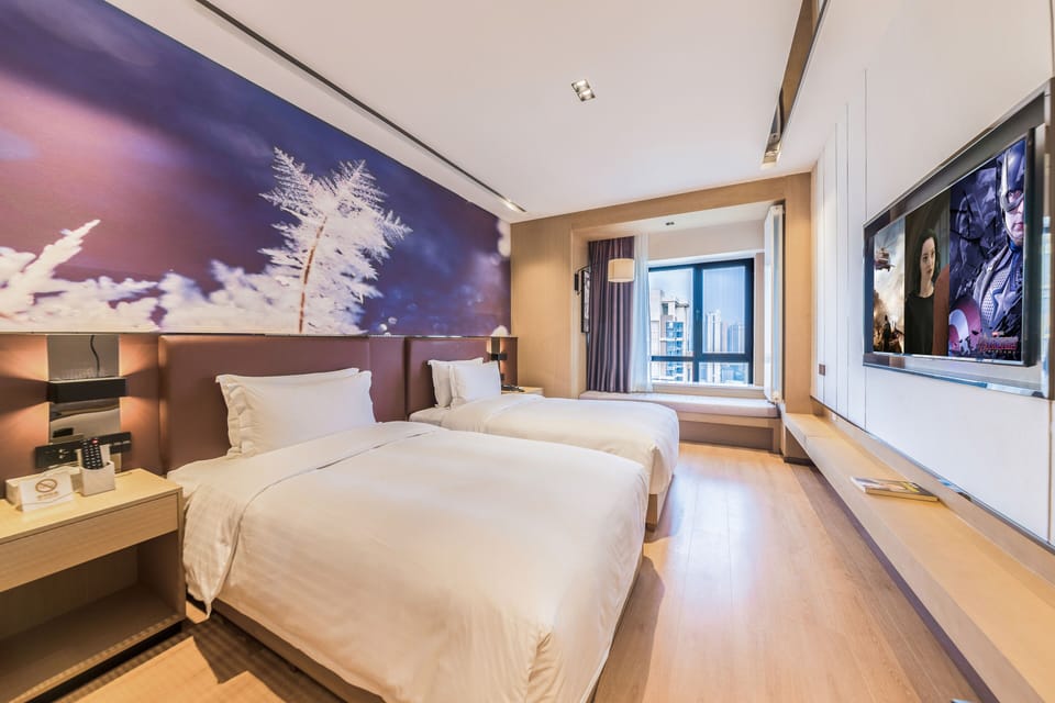 Business Suite | Desk, blackout drapes, free WiFi