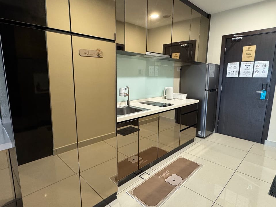Full-size fridge, microwave, stovetop, electric kettle