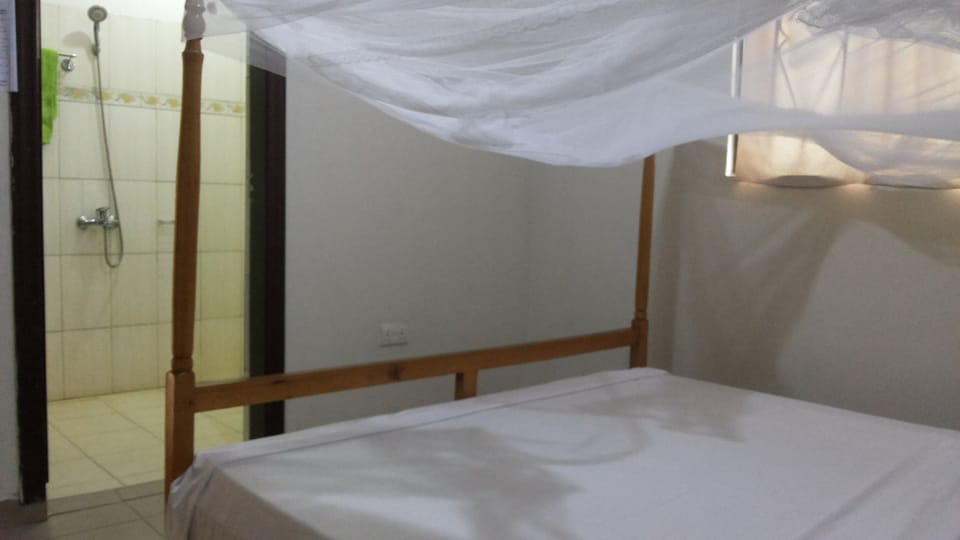 Soundproofing, free WiFi, bed sheets