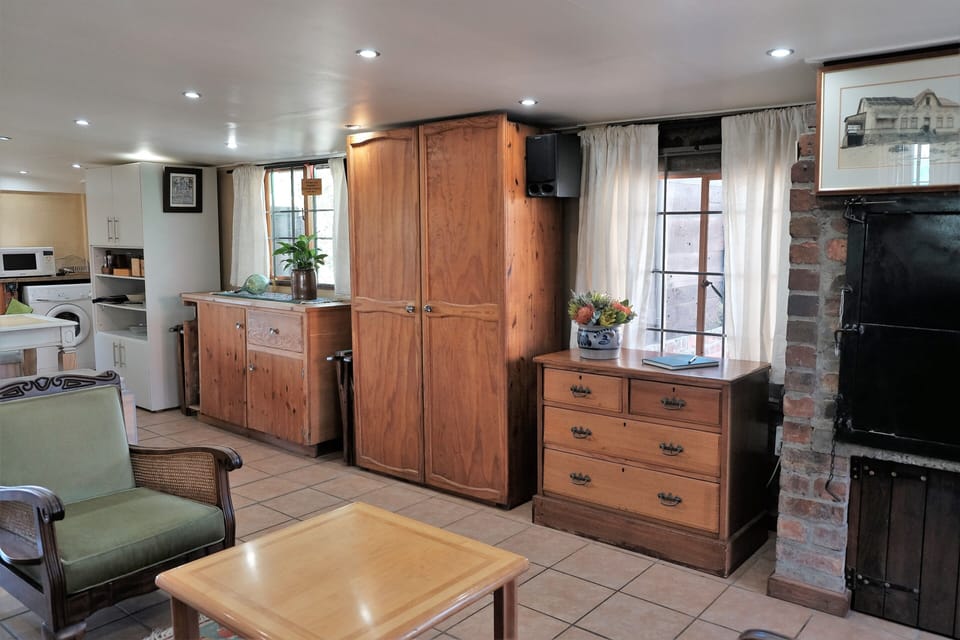 Quadruple Room (The Cottage) | Living area