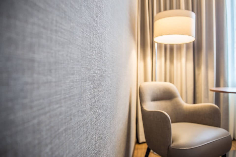 Standard Room, 1 King Bed | Minibar, in-room safe, laptop workspace, blackout drapes