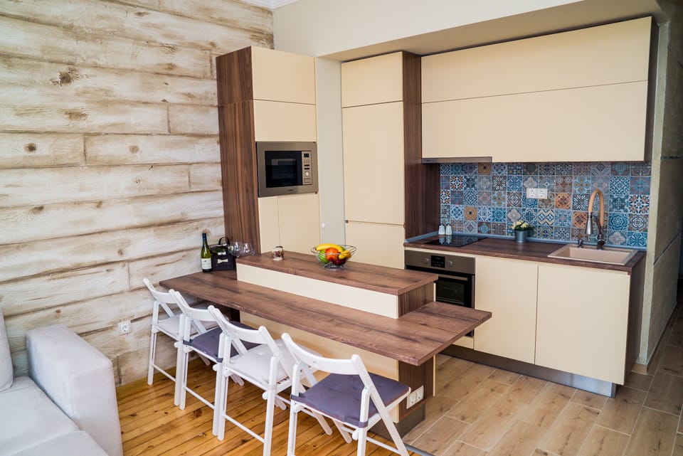 Luxury Apartment | Shared kitchen | Fridge, microwave, stovetop, dishwasher