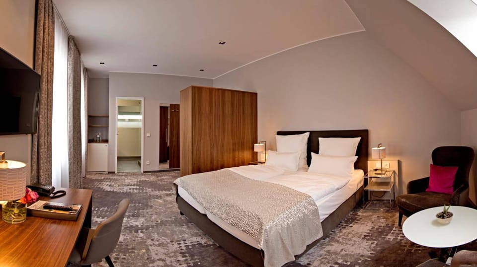Superior Double Room | In-room safe, desk, iron/ironing board, free cribs/infant beds