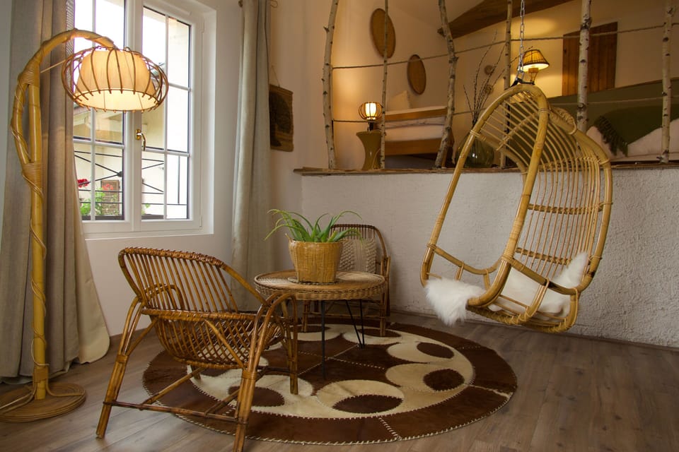 Individually decorated, individually furnished, laptop workspace