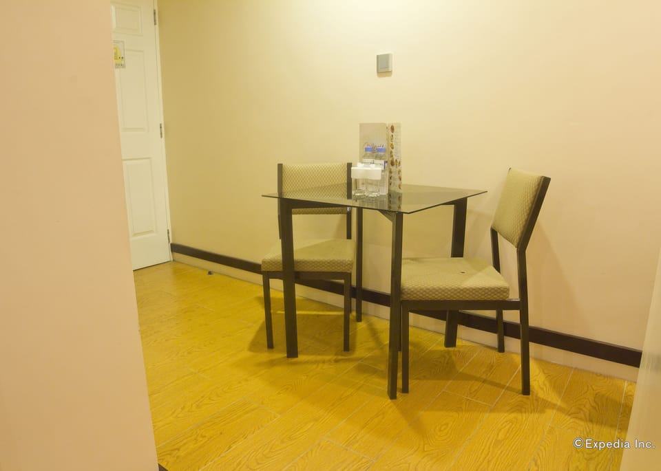 Standard Room | In-room safe, desk, blackout drapes, iron/ironing board