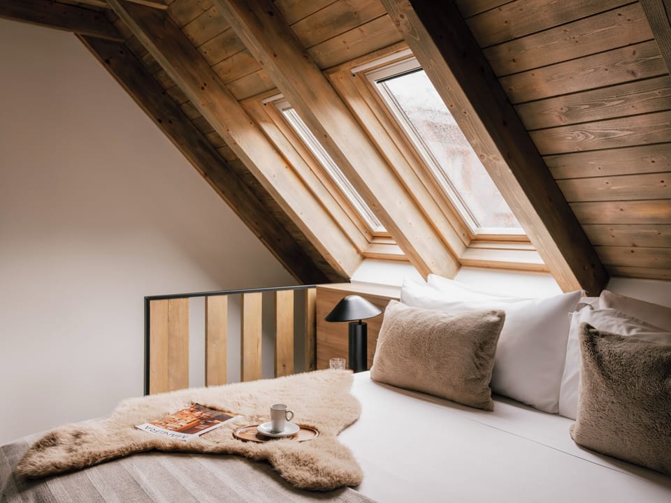 Minibar, free WiFi, bed sheets