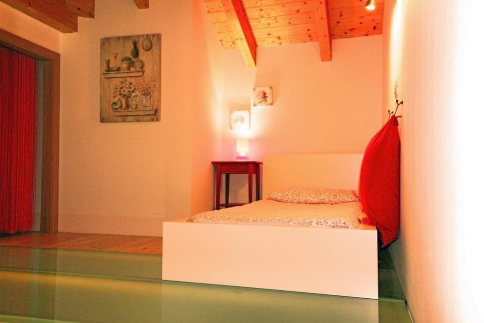 Desk, free cribs/infant beds, free WiFi, bed sheets