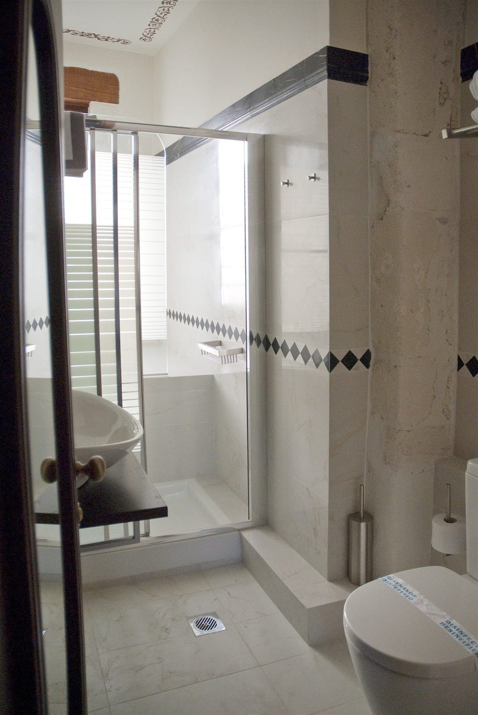 Junior Suite, Balcony | Bathroom | Designer toiletries, hair dryer, bathrobes, slippers