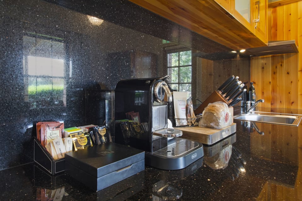 Premium Cottage, 2 Bedrooms, Lake View | Coffee and/or coffee maker