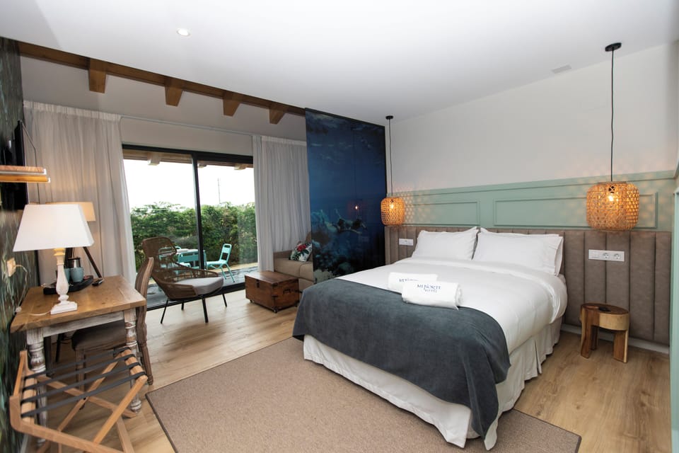 Standard Suite | Egyptian cotton sheets, premium bedding, individually decorated