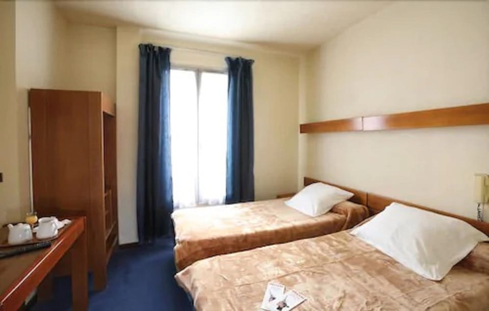 Standard Twin Room | Desk, free WiFi