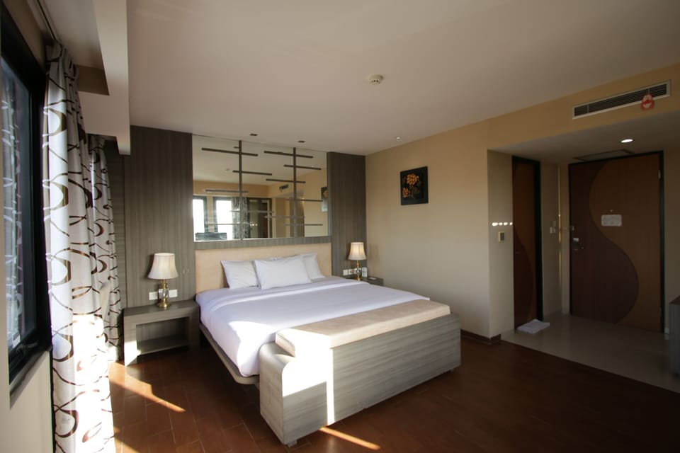 Deluxe Double Room | In-room safe, blackout drapes, iron/ironing board, bed sheets