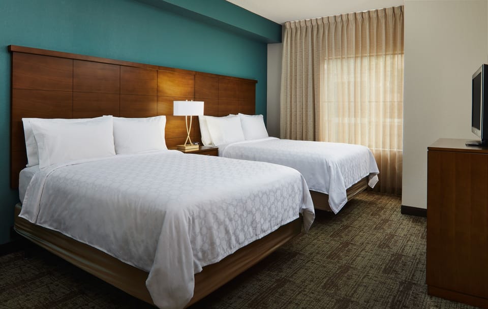 Premium bedding, in-room safe, desk, blackout drapes
