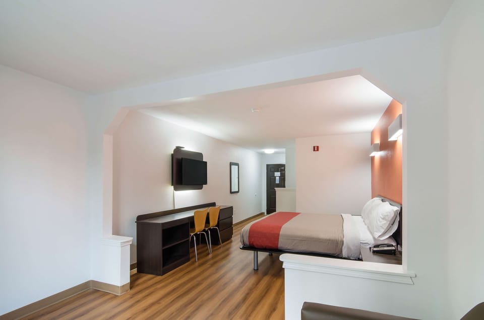 Free WiFi, bed sheets, alarm clocks