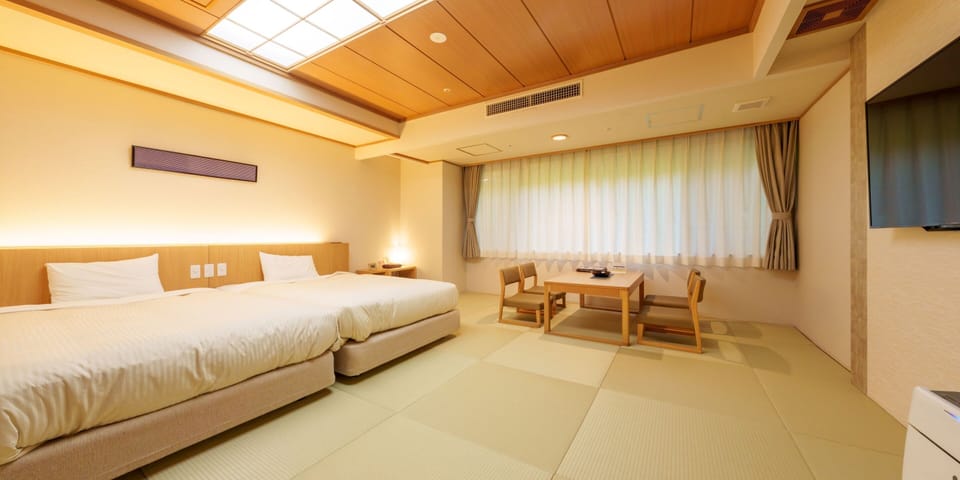 In-room safe, WiFi (free), bed sheets