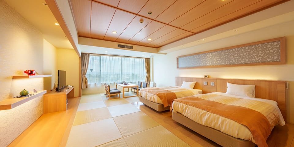 In-room safe, WiFi (free), bed sheets