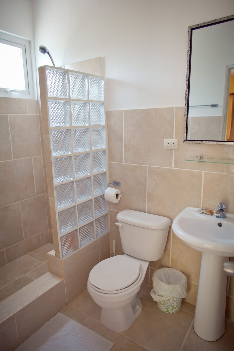 Economy Studio, 3 Twin Beds, Kitchenette, Ground Floor | Bathroom | Shower, towels, soap, shampoo