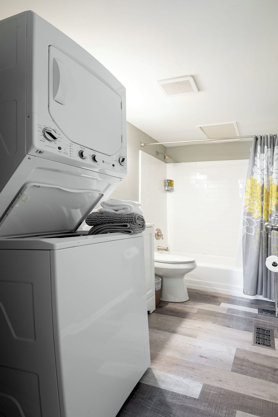 Laundry & Bathroonm