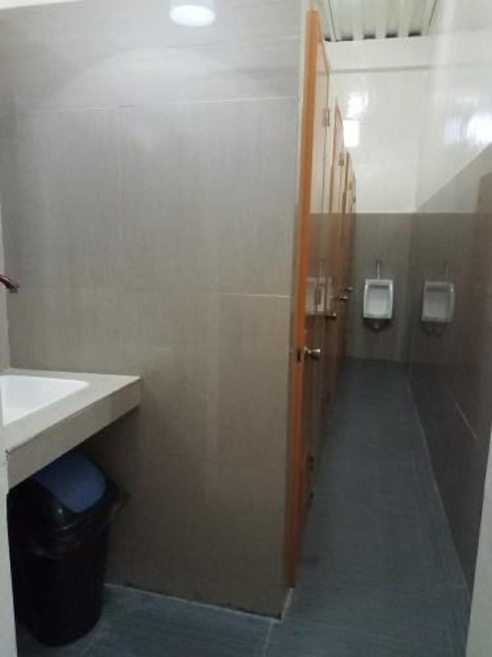 Shower, free toiletries, slippers, towels