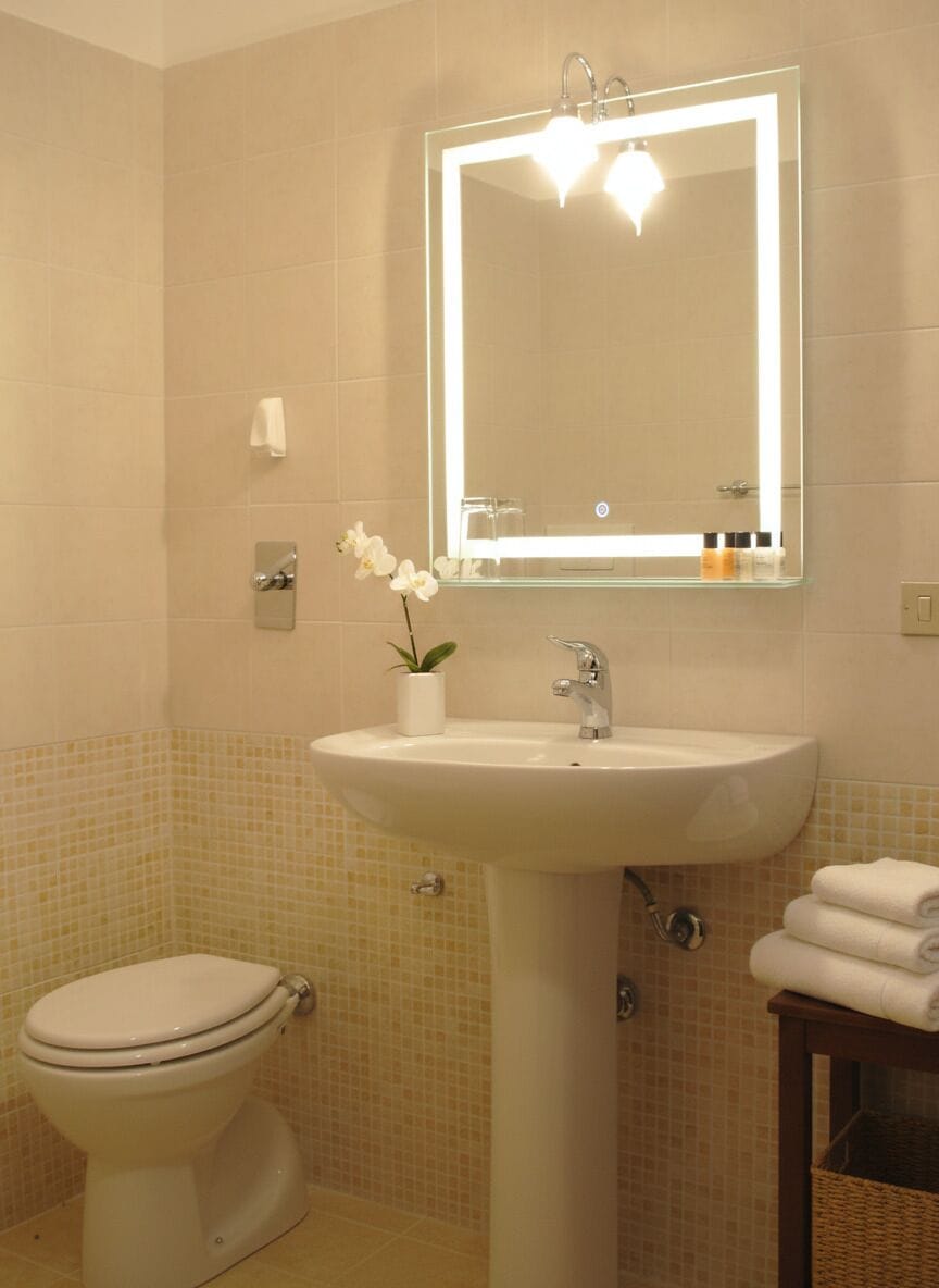 Classic Room, Pool Access, Garden View | Bathroom | Shower, rainfall showerhead, eco-friendly toiletries, hair dryer