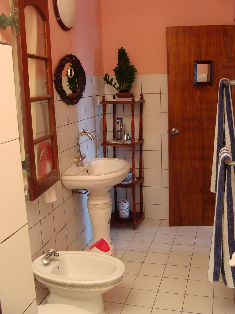 Superior Studio Suite | Individually decorated, individually furnished, desk, laptop workspace