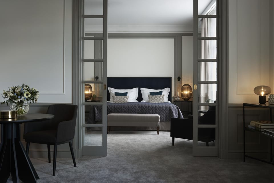 Executive Suite (Water View) | Egyptian cotton sheets, premium bedding, down comforters, pillowtop beds