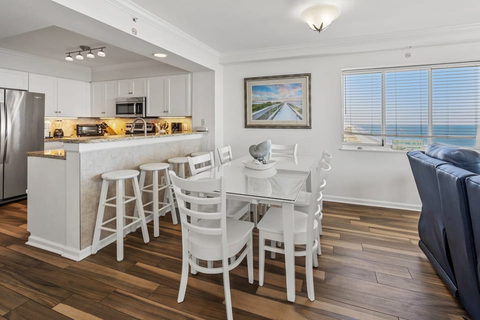 Condo, 4 Bedrooms | Dining