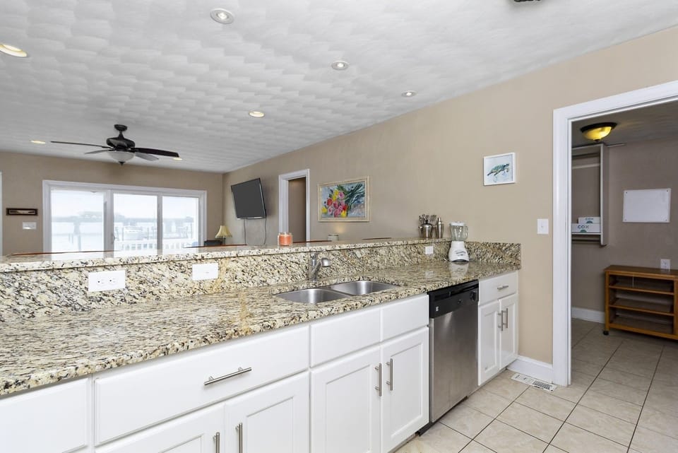 House, 3 Bedrooms | Private kitchen | Coffee/tea maker, fridge, oven, toaster