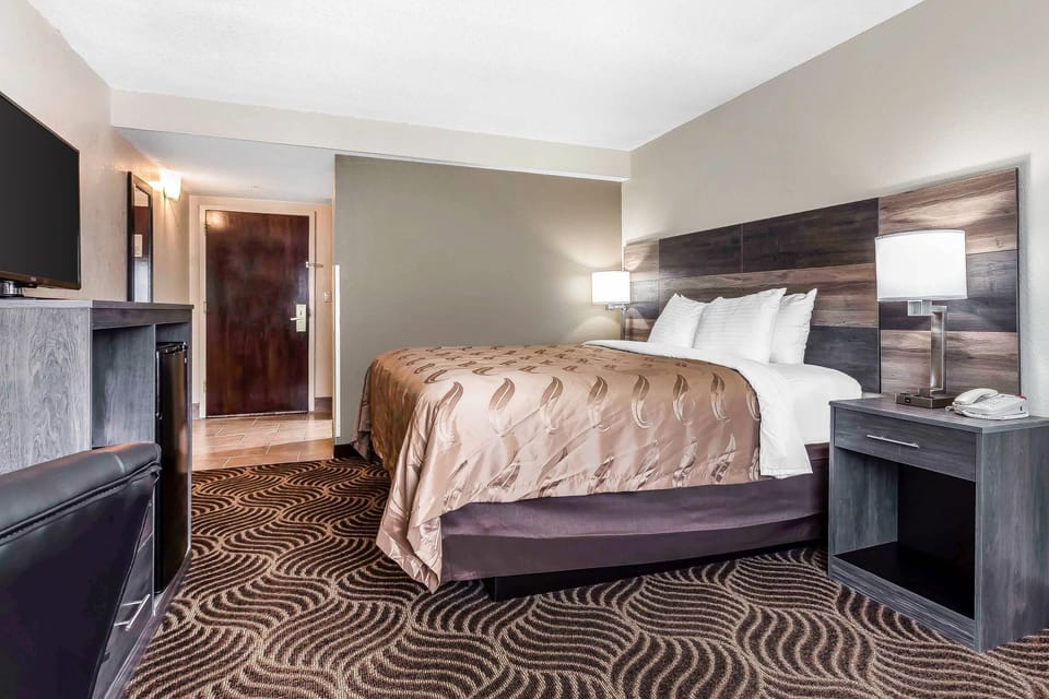 Desk, iron/ironing board, free WiFi, bed sheets