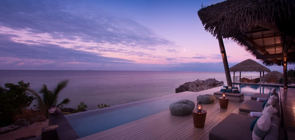 Outdoor pool, free cabanas, sun loungers