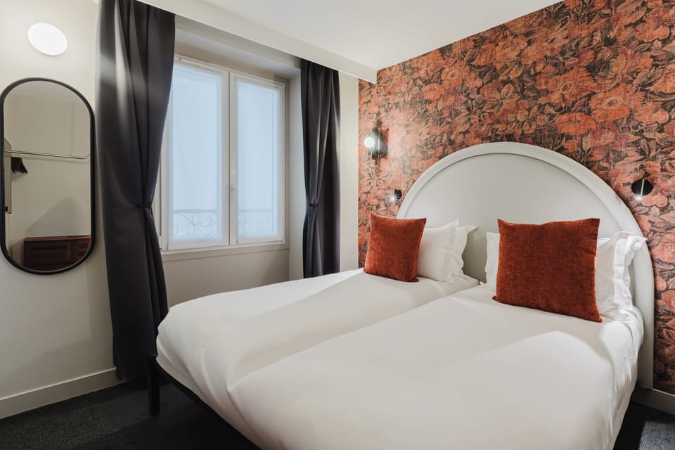 Twin Room, Private Bathroom | Premium bedding, individually furnished, desk, laptop workspace