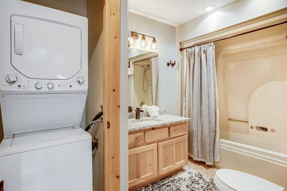 Jet Tub Shower, Washer and Dryer