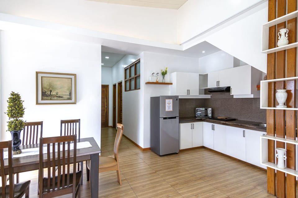 F3-2 | Private kitchen | Full-size fridge, microwave, stovetop, rice cooker