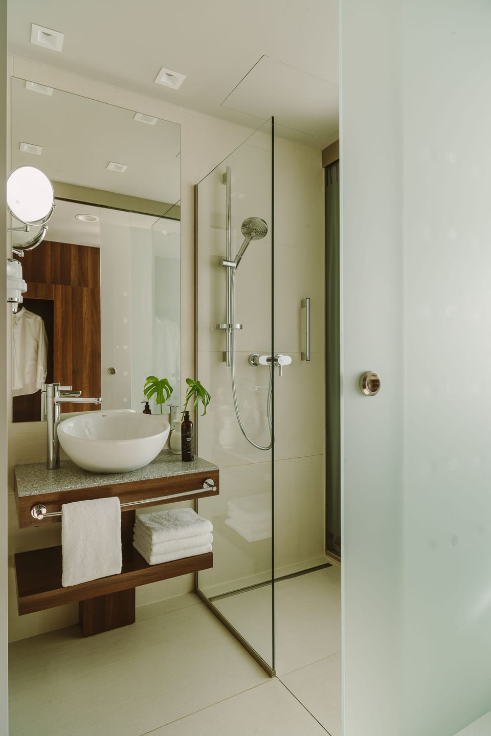 Classic Single | Bathroom | Shower, designer toiletries, hair dryer, heated floors