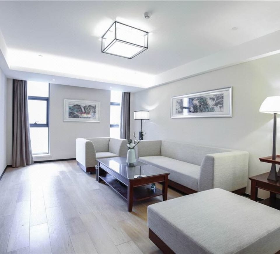 Suite | Living area | LCD TV