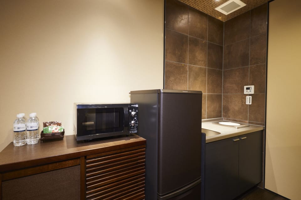 Fridge, microwave, stovetop, electric kettle