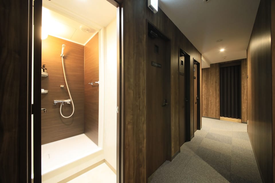 Shared Dormitory, Mixed Dorm | In-room safe, laptop workspace, iron/ironing board, free WiFi