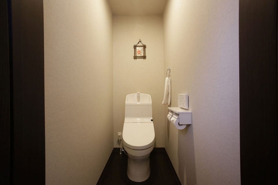 Private Vacation Home | Bathroom | Combined shower/tub, deep soaking tub, rainfall showerhead