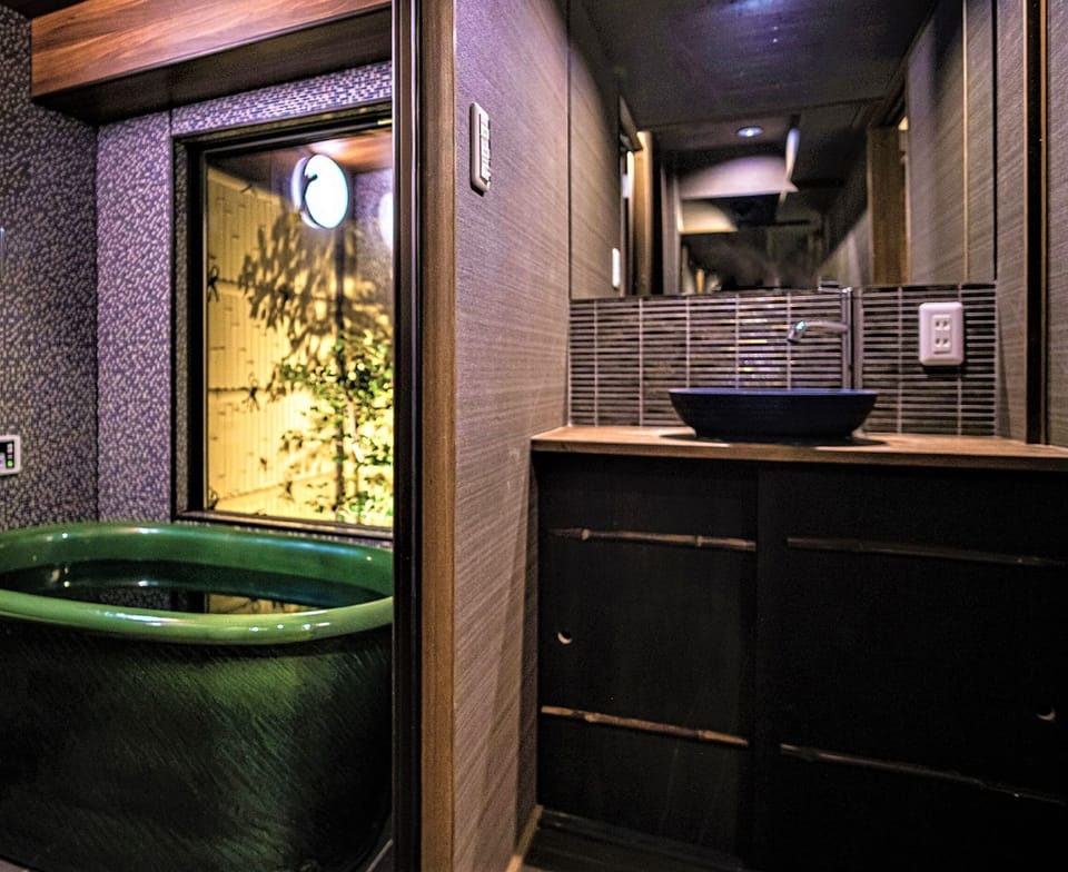 Private Vacation Home | Bathroom | Combined shower/tub, spring water tub, rainfall showerhead