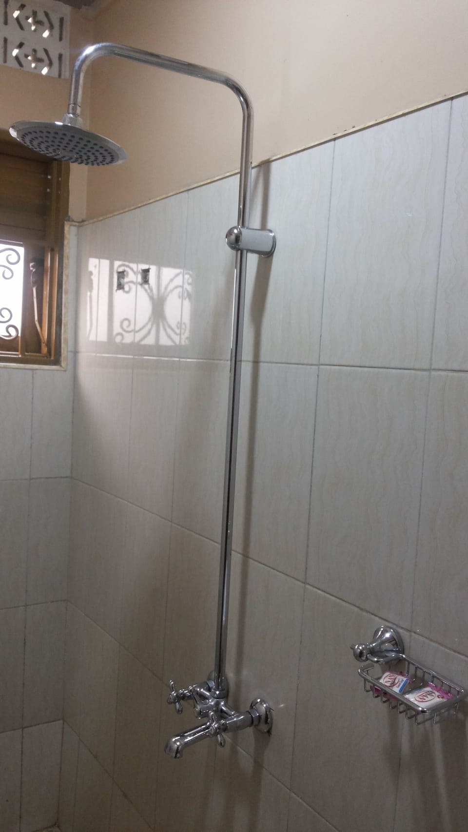 Deluxe Single Room | Bathroom shower