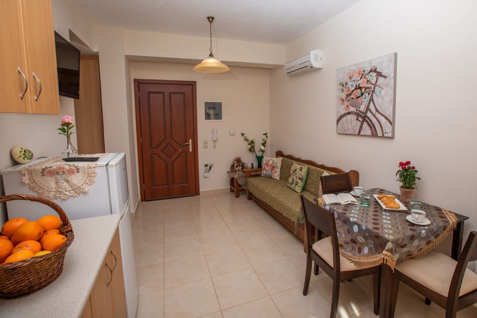 Apartment, 1 Bedroom | In-room dining
