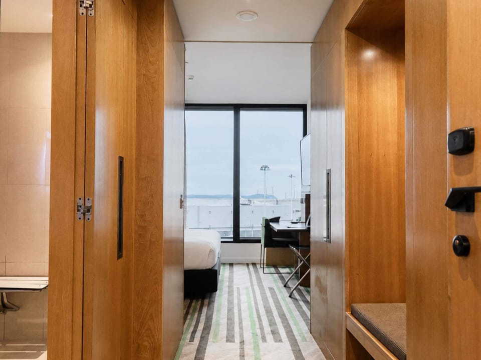 Superior Room, 1 King Bed, Accessible | In-room safe, desk, blackout drapes, soundproofing