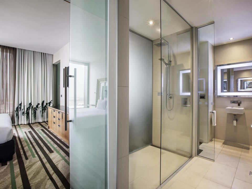 Suite, 1 King Bed | In-room safe, desk, blackout drapes, soundproofing
