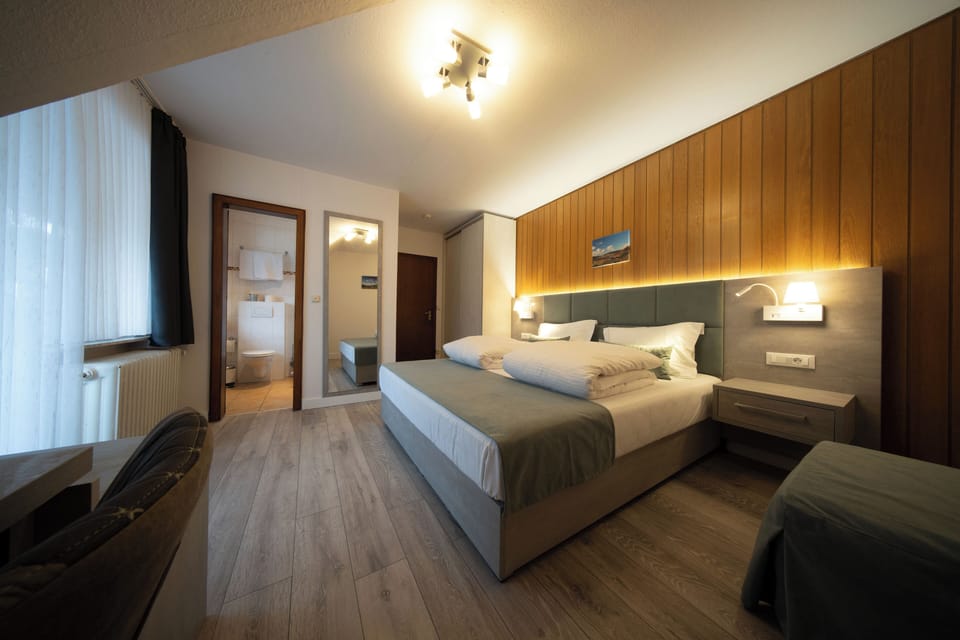 Double Room, Balcony | Desk, cribs/infant beds, free WiFi, bed sheets