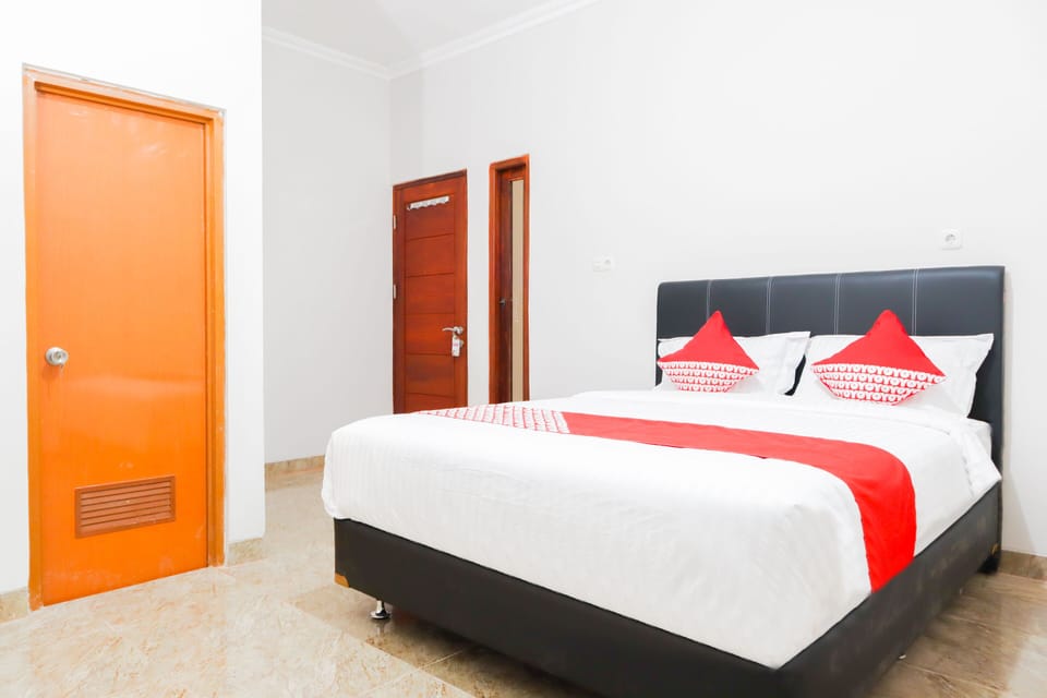 Deluxe Double Room | Desk, free WiFi, bed sheets