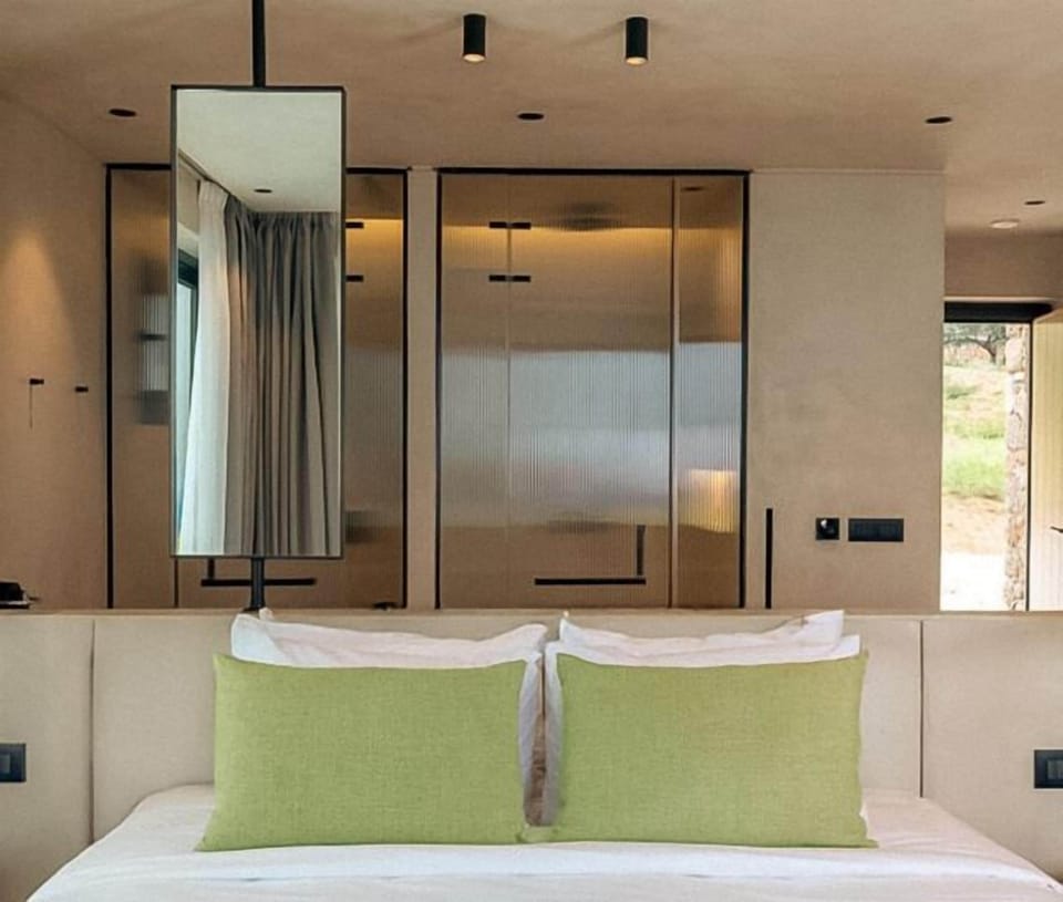 Panorama Junior Suite Sea view Shared Pool | In-room safe, desk, soundproofing, iron/ironing board