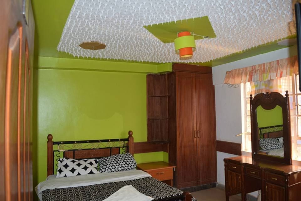 Standard Single Room | Desk, bed sheets